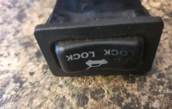 Tailgate opening switch