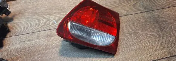 Lexus IS 200-300 Tailgate rear/tail lights 30328R