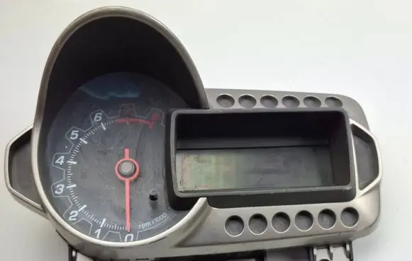 Chevrolet Sonic Speedometer (instrument cluster) 94532558