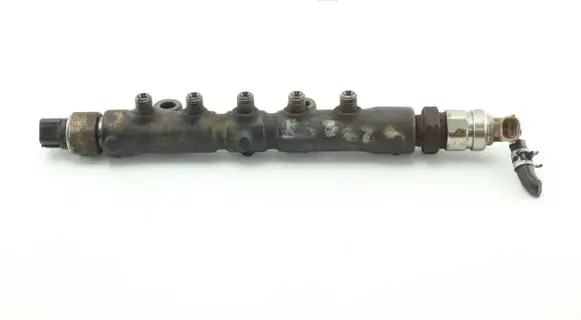 Toyota Avensis T220 Fuel injector supply line/pipe 