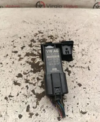 Volkswagen Touran II Glow plug pre-heat relay 038907281D 0522120504 2072015