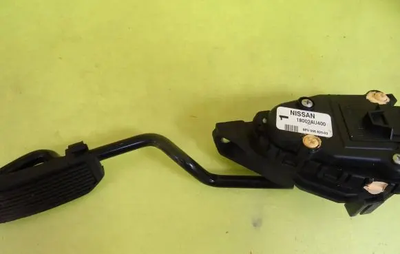 Nissan Almera N16 Accelerator throttle pedal 18002AU400