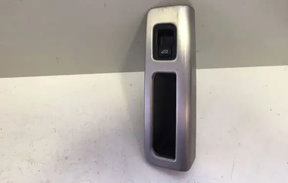 Volvo V50 Electric window control switch 8663816