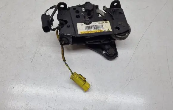 BMW 5 F10 F11 Engine bonnet/hood lock/catch 7184441