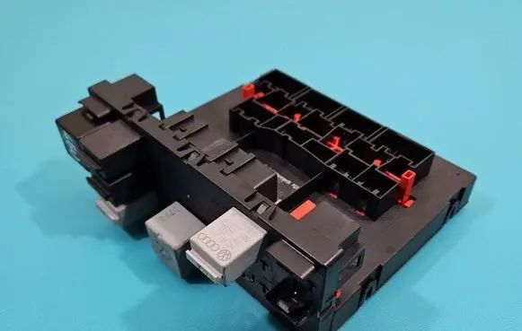 Skoda Octavia Mk2 (1Z) Central body control module 1K0937049N IMPRK1512754