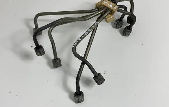 Volvo V70 Fuel line pipe