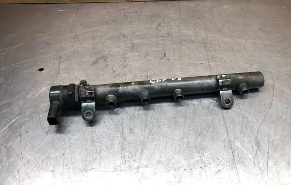 Mercedes-Benz E W211 Fuel main line pipe A6420700496 10058969 20057424
