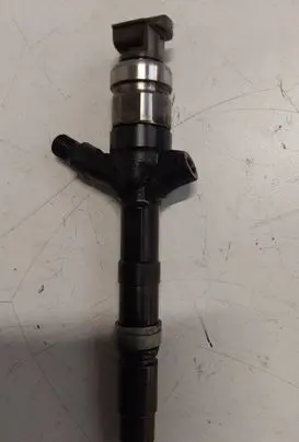 Toyota Corolla Verso AR10 Fuel injector 236700G010