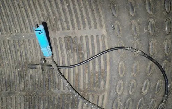 BMW 5 E60 E61 ABS brake wheel speed sensor 6908705