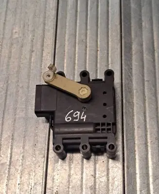 Mazda 3 I Air flap motor/actuator 5331f