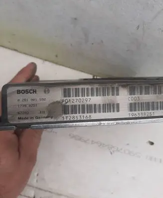 Volvo S70 V70 V70 XC Engine control unit/module 0281001592 P01270297 1T28S3168
