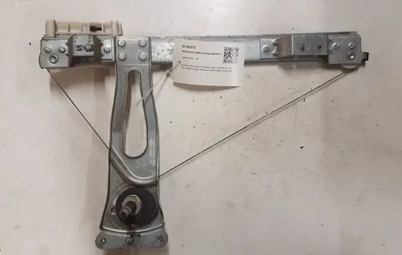 Rear door manual window regulator