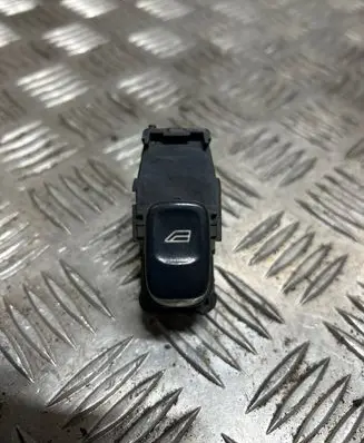 Volvo V70 Electric window control switch 8685288 04W033