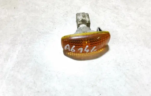 Nissan Primera Front fender indicator light