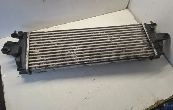Opel Vivaro Intercooler radiator 8200411160C 988650BB 93854162