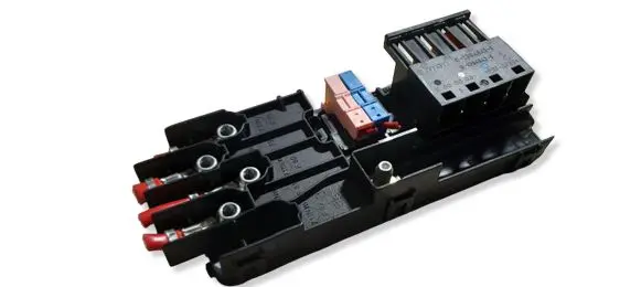 Mercedes-Benz CLS C219 Fuse module 013948411