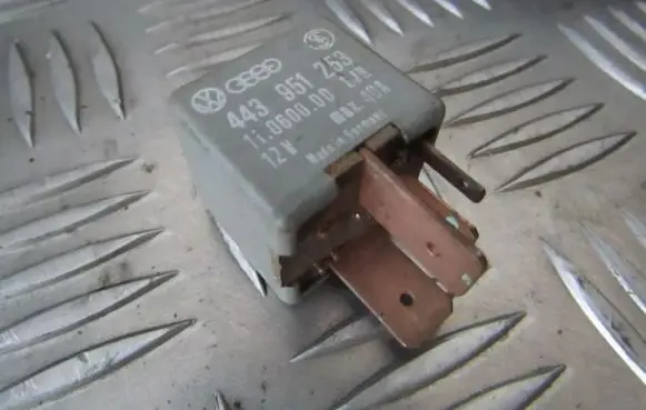 Audi A4 S4 B5 8D Other relay 443951253