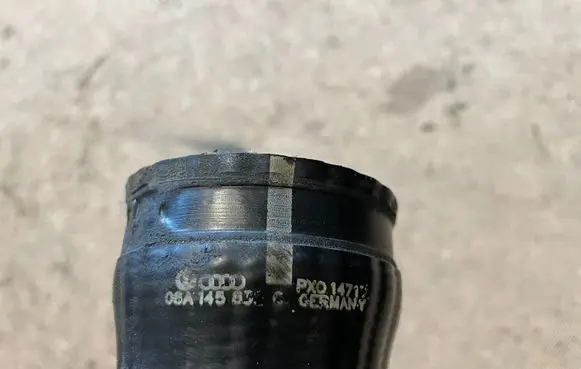 Audi TT Mk1 Intercooler hose/pipe 06A145832C