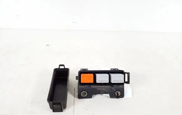 Toyota Corolla E120 E130 Fuse module