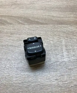 Toyota Avensis T250 Wing mirror switch 183574