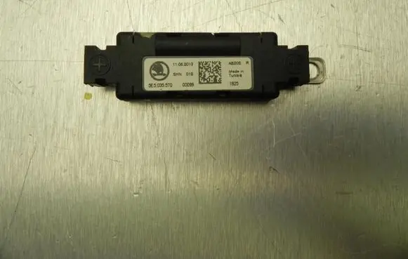 Skoda Octavia Mk3 (5E) Aerial antenna filter 5E5035570 U233