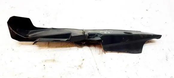 Honda CR-V Fender mounting bracket 74207g