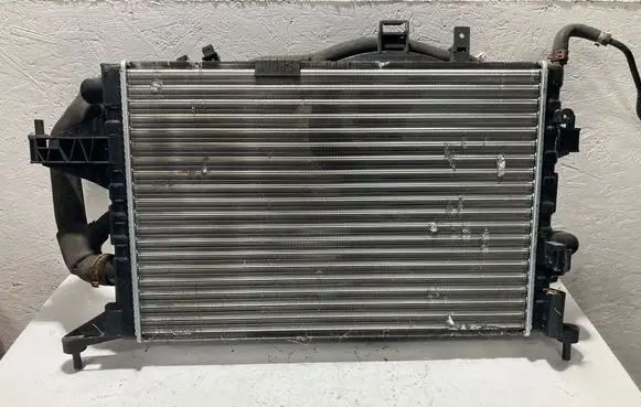 Opel Corsa C Coolant radiator 560961104 13106033 08199199