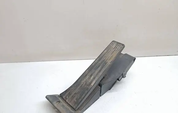 BMW 1 E81 E87 Accelerator throttle pedal 6786589