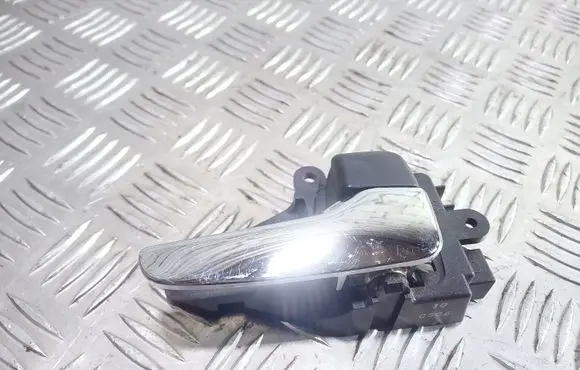 Mitsubishi Lancer VIII Front door interior handle MN105360