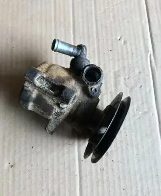Volkswagen PASSAT B3 Power steering pump 027145255