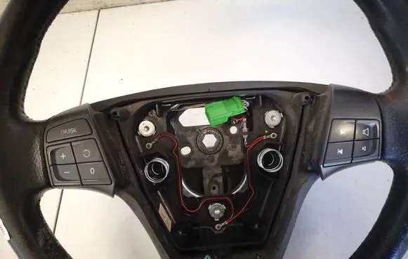Volvo V50 Steering wheel buttons/switches 