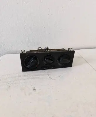 Volkswagen PASSAT B5 Climate control unit 1j0820045e