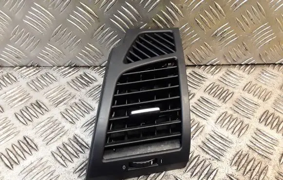 BMW 1 E81 E87 Dashboard air vent grill cover trim 7059187