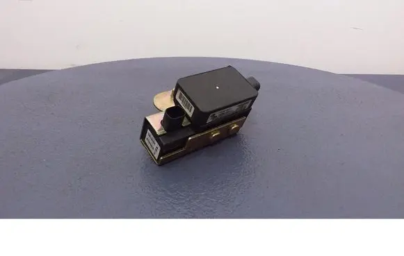 Volkswagen Golf IV ESP acceleration yaw rate sensor 1J0907657A