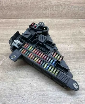 BMW 5 E60 E61 Fuse module 6906618 690661805