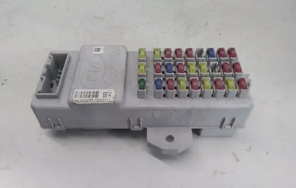 KIA Sorento Fuse module 911713E930
