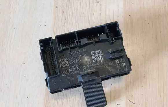 Skoda Octavia Mk4 Door control unit/module 5Q4959593H
