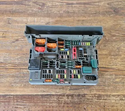 BMW 3 E90 E91 Fuse box set 9119447