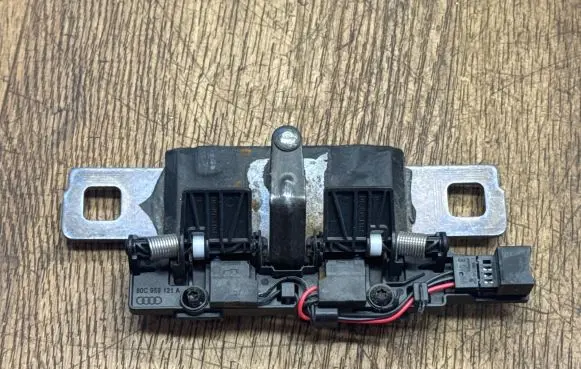 Audi Q5 SQ5 Tailgate window lock/catch/latch 80C959121A