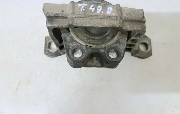 Volvo V50 Engine mount bracket