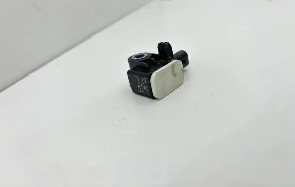Maserati Ghibli Airbag deployment crash/impact sensor 670038225 148171125