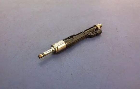 BMW 5 G30 G31 G38 Fuel injector 8626147