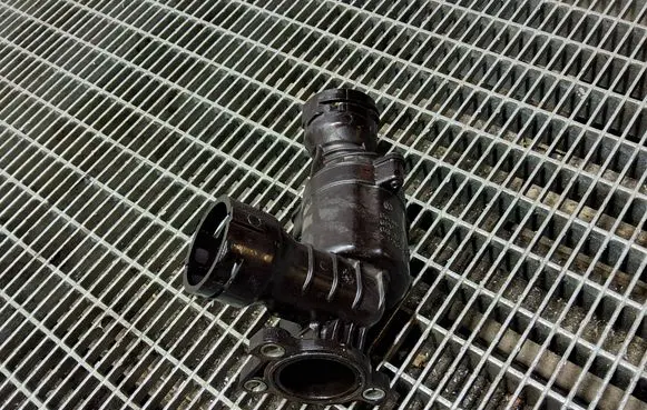 Seat Leon (5F) Thermostat/thermostat housing 04L121111H