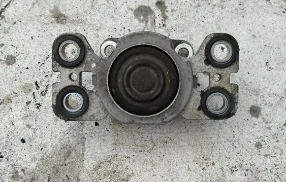 Volvo V60 Engine mount bracket 311687502