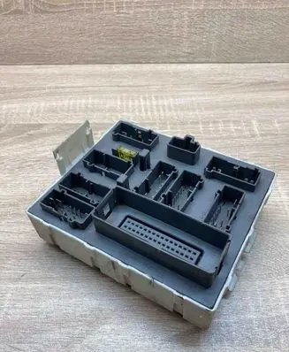 Ford Focus Fuse module 2M5T14A073BE 518273404