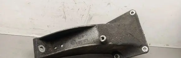 BMW 5 E39 Engine mounting bracket 1092973