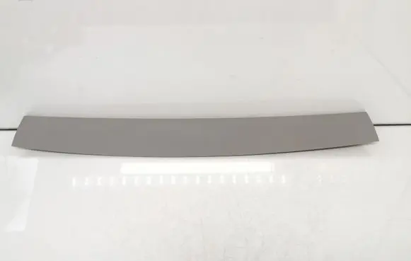 Tailgate trim