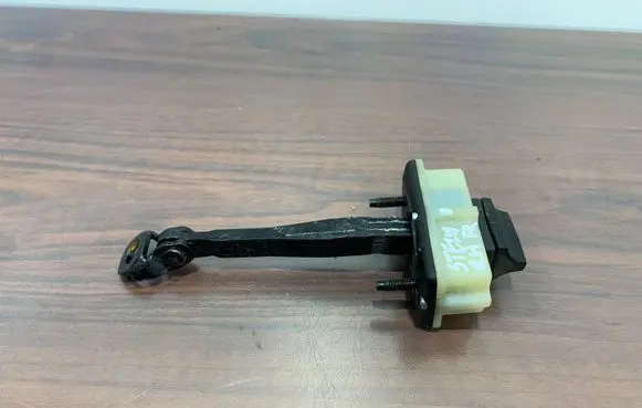 Alfa Romeo Stelvio Front door check strap stopper 94904624