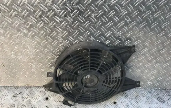 Radiator cooling fan shroud