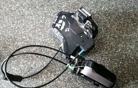Suzuki Grand Vitara II Rear door lock